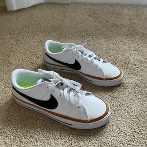 Women’s Nike Court legacy next nature